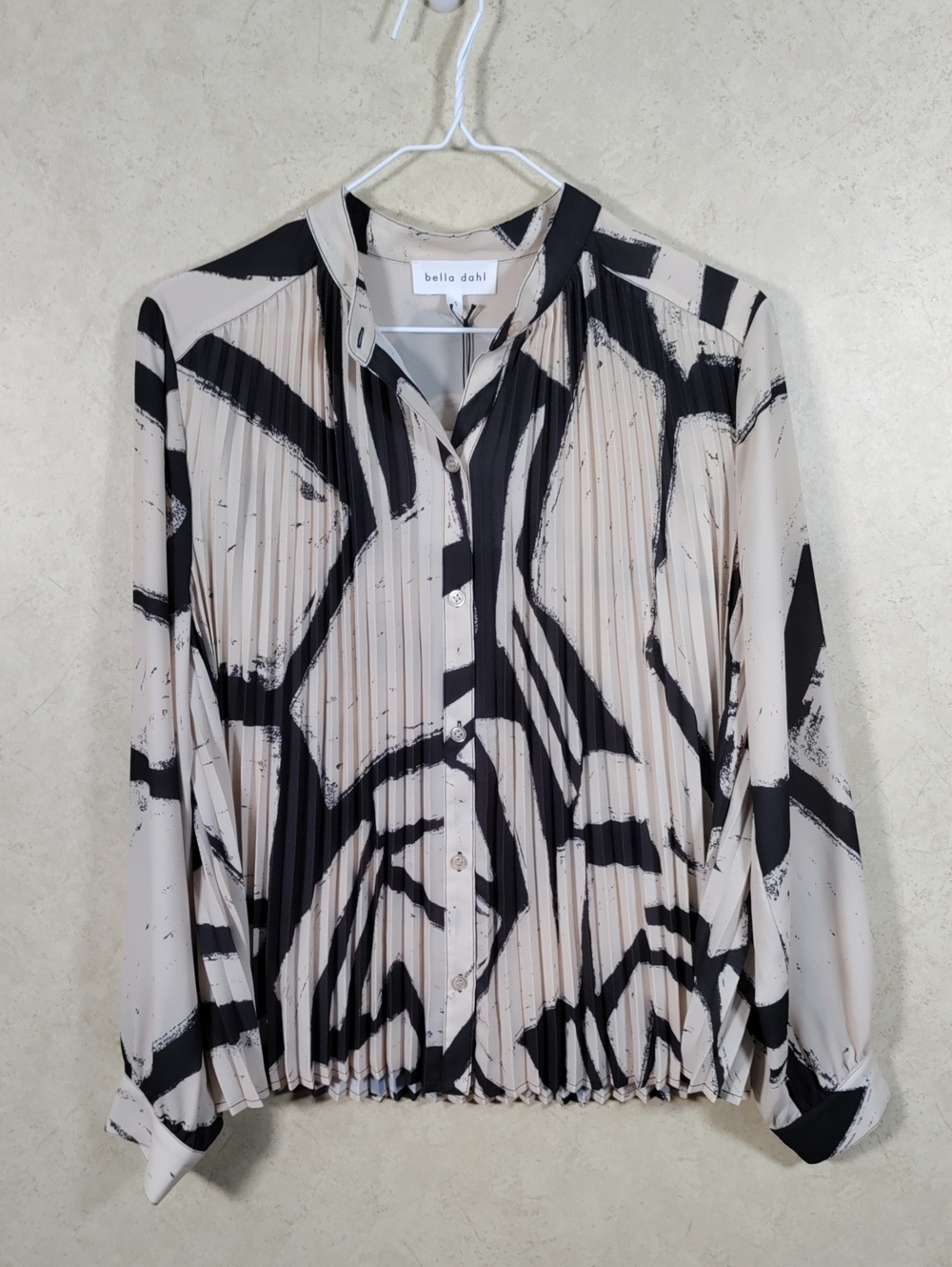 H182 Bella Dahl Tan and Black L/S pleated bodice blouse S NWT